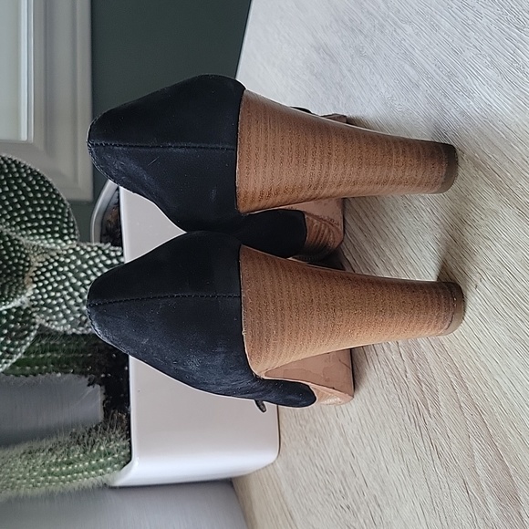 Michael Kors Wood Platform Black Suede Crossed Strap Buckle Sandals - Picture 4 of 7